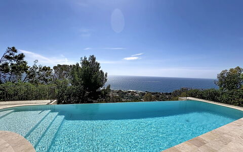 Odyssee: Blau, Wasser, Schwimmbad, Verbundwerkstoff, Meer, Resort, Tropen, Fliese, Eco Hotel, Water Feature