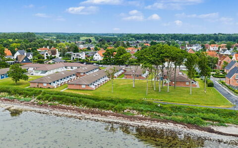 Asfrid - 80M from the Sea: Wohngebiet, Landschaft, Haus, Zuhause, Grundstueck, Menschliche Siedlung, Urban Design, Vorort, Estate, Landscaping