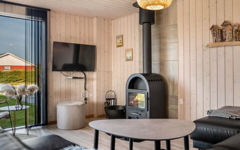 Ali - 500M from the Sea: Holz, Interior Design, Decke, Flooring, Möbel, Fussboden, Beleuchtung, Light Fixture, Wohnzimmer, Zuhause