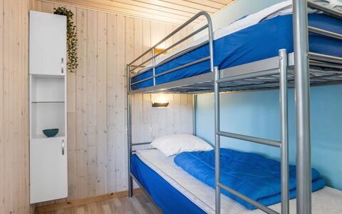 Ali - 500M from the Sea: Blau, Schlafzimmer, Bedding, Bettrahmen, Bett, Bettdecke, Decke, Etagenbett, Holzbeize, Wohnheim