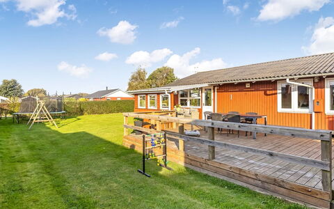 Ali - 500M from the Sea: Haus, Dach, Zuhause, Hütte, Rasen, Schatten, Garten, Garten, Estate, Landscaping