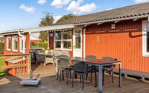 Ali - 500M from the Sea: Holz, Zuhause, Haus, Dach, Veranda, Schatten, Hütte, Tür, Deck, Holzbeize