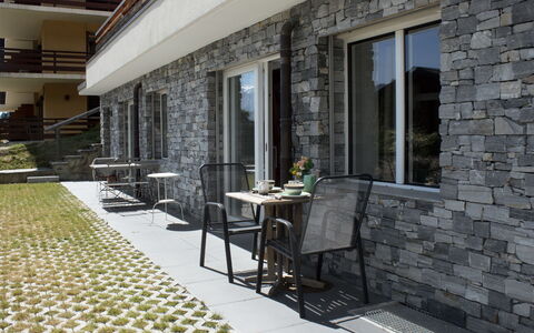 Apollo 2: Verbundwerkstoff, Beton, Flagstone, Steinwand, Balkon, Gartenmöbel, Backstein, Schatten, Cobblestone