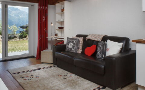 Apollo 2: Möbel, Interior Design, Couch, Flooring, Fussboden, Holz, Wohnzimmer, Decke, Zimmer, Wohnung