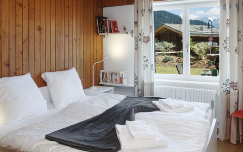 Apollo 2: Möbel, Interior Design, Holz, Bett, Schlafzimmer, Decke, Fussboden, Flooring, Zimmer, Bettdecke