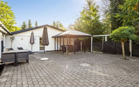 Ranka - 300M from the Sea: Hütte, Hinterhof, Garten, Gartenbauten, Schuppen, Abstellgleis, Gartenmöbel, Blockhaus, Outdoor Struktur, Hütte