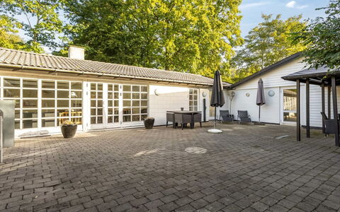 Ranka - 300M from the Sea: Hütte, Hinterhof, Garten, Gartenbauten, Schuppen, Abstellgleis, Gartenmöbel, Blockhaus, Outdoor Struktur, Hütte