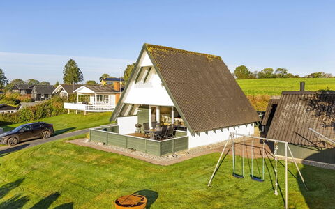 Elisabete - 600M from the Sea: Hütte, Hinterhof, Garten, Gartenbauten, Schuppen, Abstellgleis, Gartenmöbel, Blockhaus, Outdoor Struktur, Hütte
