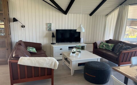 Filipa - 200M from the Sea: Möbel, Interior Design, Flooring, Holz, Fussboden, Decke, Couch, Zimmer, Wohnzimmer, Beleuchtung