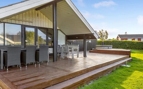 Filipa - 200M from the Sea: Holz, Die Architektur, Dach, Hartholz, Veranda, Deck, Planke, Zuhause, Verbundwerkstoff, Schatten
