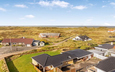 Gisa - 500M from the Sea: Möbel, Holz, Interior Design, Flooring, Fussboden, Stuhl, Zimmer, Decke, Wohnzimmer, Wohnung