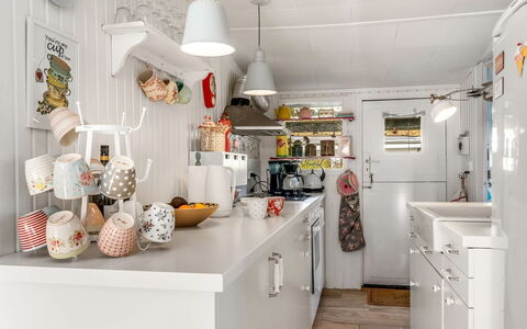 Kamilla - from the Sea: Interior Design, Küche, Light Fixture, Decke, Möbel, Beleuchtung, Zimmer, Countertop, Cabinetry, Sinken