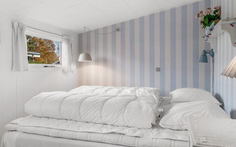 Kamilla - from the Sea: Möbel, Schlafzimmer, Interior Design, Bett, Wand, Bedding, Bettdecke, Linens, Weiss, Textil