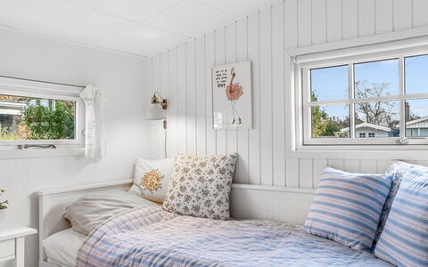 Kamilla - from the Sea: Holz, Zuhause, Interior Design, Möbel, Hütte, Dekokissen, Kissen, Planke, Bett, Schlafzimmer