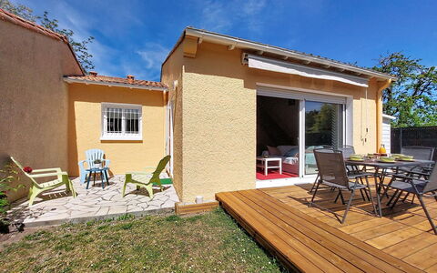 Les Floriales: Haus, Zuhause, Wohngebiet, Tür, Hütte, Schatten, Garten, Garten, Hinterhof