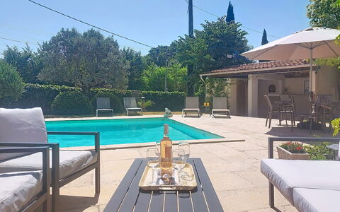 Les Pierres Fleuries: Möbel, Gartenmöbel, Schwimmbad, Stuhl, Resort, Schatten, Tabelle, Tisch Im Freien, Regenschirm, Eco Hotel