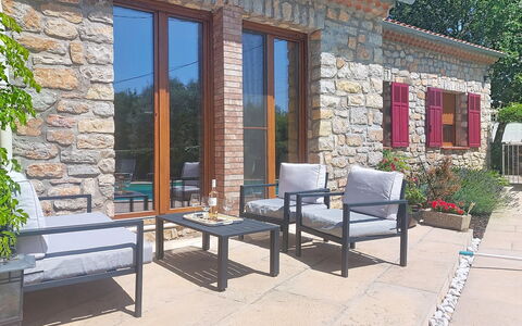 Les Pierres Fleuries: Möbel, Stuhl, Gartenmöbel, Tabelle, Tisch Im Freien, Tür, Schatten, Küche & Esszimmer Tisch, Terrasse, Garten