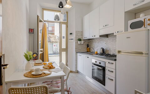 Casa La Conchiglia: Küchengerät, Möbel, Küche, Interior Design, Major Appliance, Countertop, Flooring, Holz, Haushaltsgerät, Cabinetry