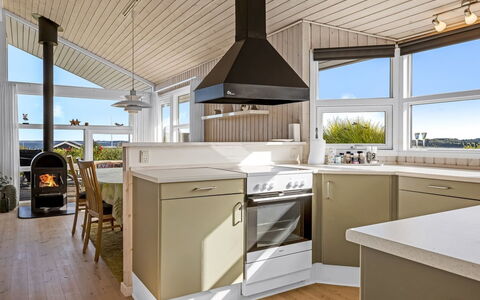 Tjarven - 350M from the Sea: Interior Design, Flooring, Küche, Decke, Countertop, Holz, Fussboden, Cabinetry, Möbel, Küchengerät