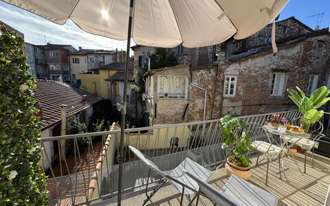 Casa Capolino: Balkon, Wohnung, Blumentopf, Zimmerpflanze, Stuhl
