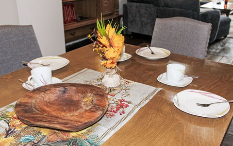 Schwalenberg 111: Möbel, Geschirr, Tabelle, Servierware, Tischdecke, Dishware, Textil, Esszimmer, Teller, Küche & Esszimmer Tisch