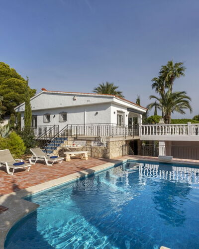 Amigos: Stadt, Wohnung, Menschliche Siedlung, Resort, Eigentumswohnung, Hotel, Ferienort, Schwimmbad, Strandresort, Eco Hotel
