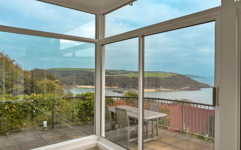 Furzehill: Stadt, Wohnung, Menschliche Siedlung, Resort, Eigentumswohnung, Hotel, Ferienort, Schwimmbad, Strandresort, Eco Hotel