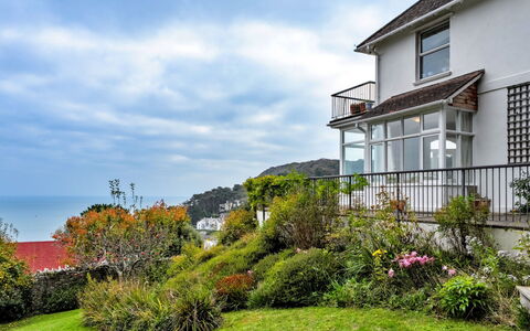 Furzehill: Stadt, Wohnung, Menschliche Siedlung, Resort, Eigentumswohnung, Hotel, Ferienort, Schwimmbad, Strandresort, Eco Hotel