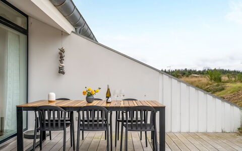 Adelbrand - 1Km from the Sea: Holz, Möbel, Wohnung, Zimmer, Decke, Holzbeize, Stuhl, Hartholz, Lack, Holz