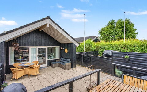 Lanica - 150M from the Sea: Haus, Zuhause, Dach, Hütte, Schatten, Resort, Deck, Abstellgleis, Design, Veranda