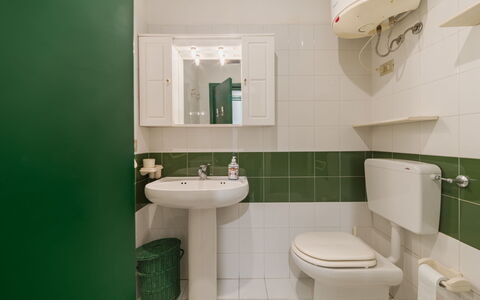 Appartamento Residence Henderson: Toilleten Sitz, Badezimmer, Armatur, Toilette, Flooring, Sinken, Bad Sink, Fussboden, Interior Design, Zapfhahn