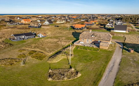 Amber - 300M from the Sea: Haus, Dach, Zuhause, Hütte, Schuppen, Gartenbauten, Abstellgleis, Garten, Blockhaus, Hütte