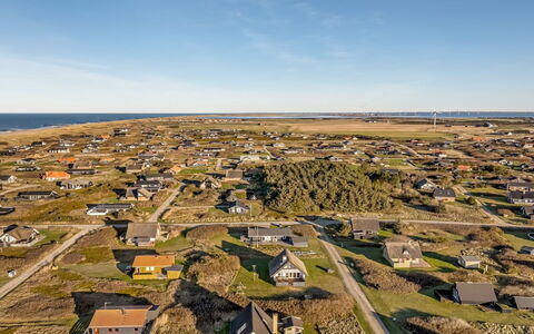Amber - 300M from the Sea: Haus, Dach, Zuhause, Hütte, Schuppen, Gartenbauten, Abstellgleis, Garten, Blockhaus, Hütte