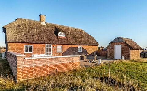 Amber - 300M from the Sea: Haus, Dach, Zuhause, Hütte, Schuppen, Gartenbauten, Abstellgleis, Garten, Blockhaus, Hütte