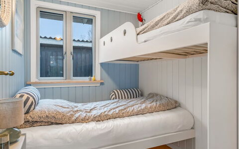 Hughlek - from the Sea: Schlafzimmer, Bett, Holz, Bedding, Bettdecke, Fussboden, Interior Design, Linens, Etagenbett, Bettrahmen