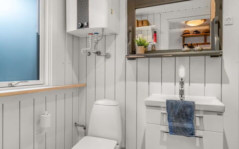 Hughlek - from the Sea: Armatur, Interior Design, Badezimmer, Toilleten Sitz, Toilette, Sinken, Installation, Zapfhahn, Zimmer, Badezimmerschrank