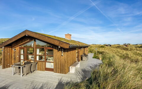 Sigbritt - 750M from the Sea: Hütte, Hinterhof, Garten, Gartenbauten, Schuppen, Abstellgleis, Gartenmöbel, Blockhaus, Outdoor Struktur, Hütte