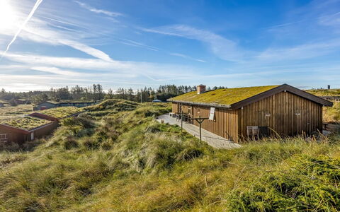 Sigbritt - 750M from the Sea: Hütte, Hinterhof, Garten, Gartenbauten, Schuppen, Abstellgleis, Gartenmöbel, Blockhaus, Outdoor Struktur, Hütte