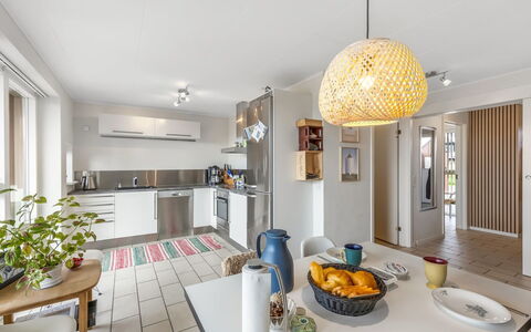 Janik - 700M from the Sea: Interior Design, Möbel, Flooring, Countertop, Fussboden, Küche, Decke, Holz, Light Fixture, Zimmer