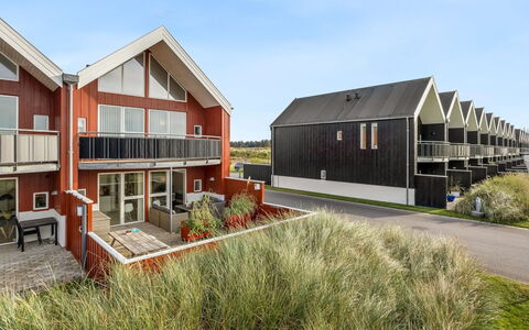 Janik - 700M from the Sea: Die Architektur, Wohngebiet, Zuhause, Urban Design, Abstellgleis, Estate, Balkon