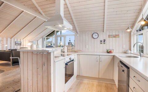 Bryngeir - 100M from the Sea: Holz, Decke, Zuhause, Interior Design, Flooring, Fussboden, Holzboden, Tür, Küche, Countertop