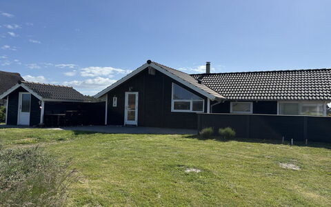 Bryngeir - 100M from the Sea: Blau, Hütte, Haus, Zuhause, Bauernhaus, Estate, Abstellgleis