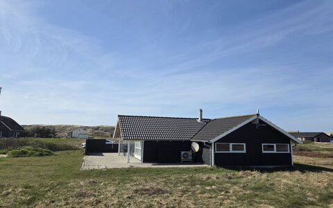 Bryngeir - 100M from the Sea: Blau, Hütte, Haus, Zuhause, Bauernhaus, Estate, Abstellgleis