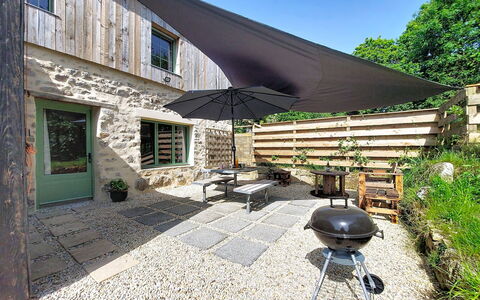 La Longère: Möbel, Gartenmöbel, Schatten, Tisch Im Freien, Stuhl, Regenschirm, Hinterhof, Hof, Terrasse, Garten