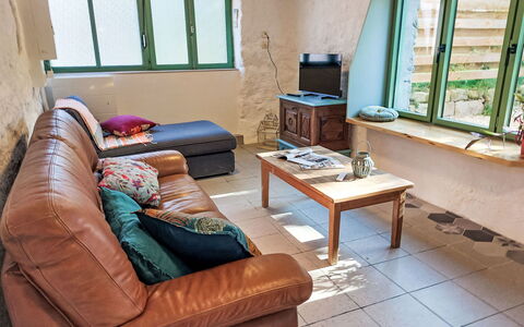 La Longère: Möbel, Flooring, Interior Design, Holz, Fussboden, Couch, Decke, Zimmer, Wohnzimmer, Zuhause