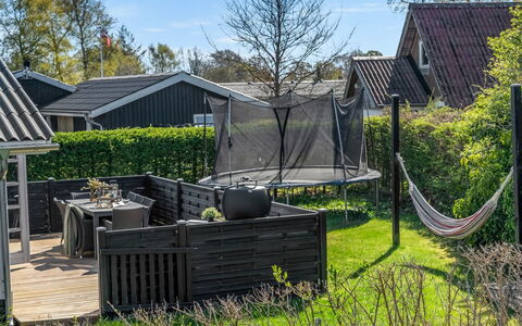 Detlef - 400M from the Sea: Hütte, Hinterhof, Garten, Gartenbauten, Schuppen, Abstellgleis, Gartenmöbel, Blockhaus, Outdoor Struktur, Hütte