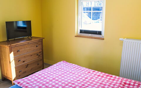 Schnakenberg: Schlafzimmer, Bett, Holz, Fussboden, Bettdecke, Flooring, Interior Design, Gelb, Möbel, Bedding