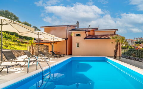 Opatija Matulji 508: Schwimmbad, Blau, Resort, Verbundwerkstoff, Eco Hotel, Gartenmöbel, Thermae, Freizeit, Stuhl, Hotel