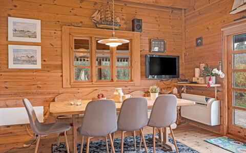 Hakon - 1Km from the Sea: Möbel, Interior Design, Flooring, Holz, Tabelle, Fussboden, Decke, Küche & Esszimmer Tisch, Zuhause, Esszimmer