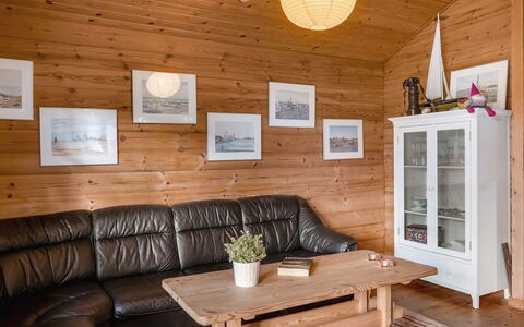 Hakon - 1Km from the Sea: Möbel, Interior Design, Holz, Flooring, Decke, Fussboden, Zimmer, Wohnzimmer, Couch, Zuhause